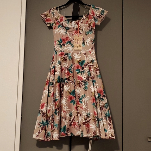 NWT British Retro Size 8UK/4US Brown with Flowers Full Circle Dress - Picture 1 of 5